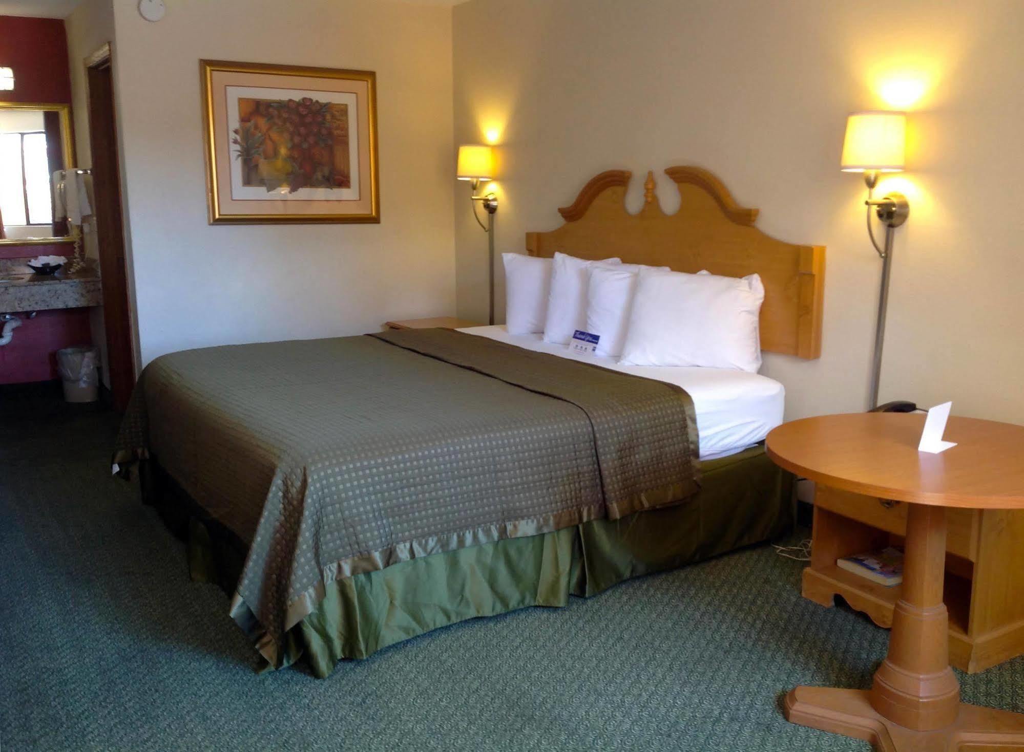 Oyo Hotel Tulsa International Airport Екстериор снимка
